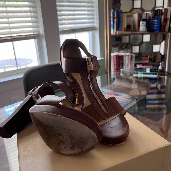 Micheal Kor, size 11, Tan, Berkley platform sandal - Picture 3 of 11